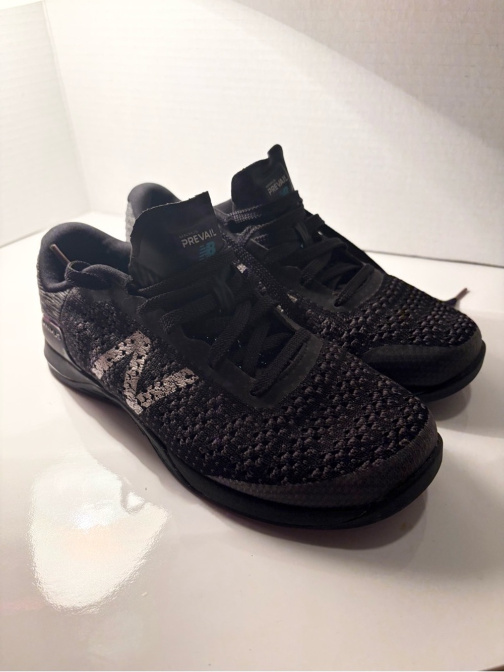 New Balance Black and minimus Gray Knit Sneakers, flat vibram bottoms, sz 7
